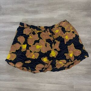 Manuhealii tie front shorts